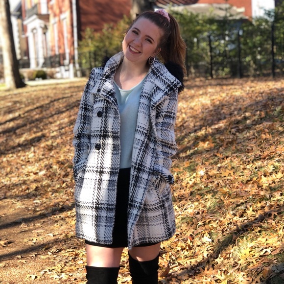 Meet your Posher, Carrie - Picture 3 of 3